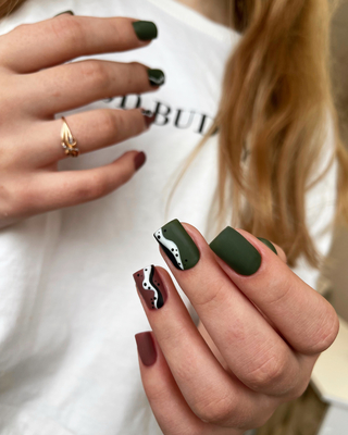 Маникюр — желание женщины выглядеть красиво «до кончиков ногтей! В салоне «Lucky studio» маникюр и педикюр со скидкой до 54%!