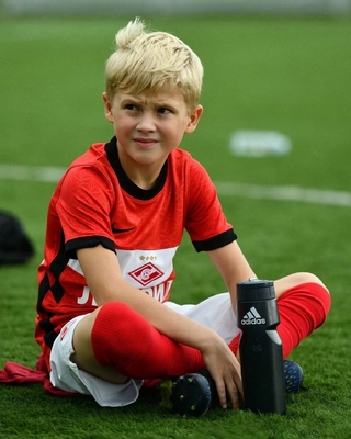 Растите будущего спортсмена? Занятия в футбольной школе «СпартакЮниор» со скидкой 70%!