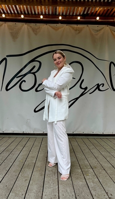 Анна Коста, ведущая