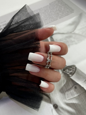 Маникюр, педикюр и обучение в студии «Royal Nails» со скидкой до 50% Маникюр, педикюр и обучение в студии «Royal Nails» со скидкой до 50%