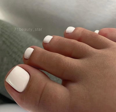 Скидка до 45% на маникюр и педикюр в студии красоты Молекула!