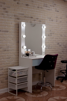 Услуги для волос, бровей и ногтей со скидкой до 62% в салоне красоты «Go-studio»