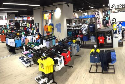 Магазин одежды и обуви Модис