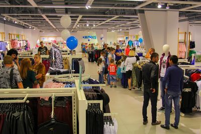 Магазин одежды и обуви Модис