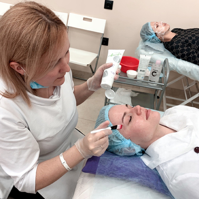 Стань профессиональным парикмахером, мастером ногтевого сервиса, массажистом или косметологом со скидкой до 50% в учебном центре «Beauty Point»!