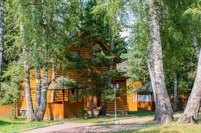 Тепло русской бани и уют деревянных домиков — Ваш идеальный отдых на базе «Берёзовая роща»
