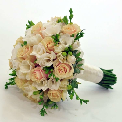 Свадебные прически, макияж, букеты