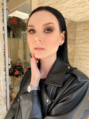 В салоне красоты «Венера» Вам сделают шикарное окрашивание, красивые ногти, брови и прическу со скидкой до 57%!