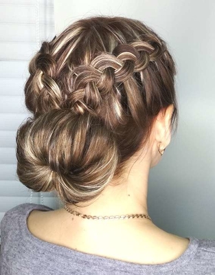 Свадебные прически, макияж, букеты