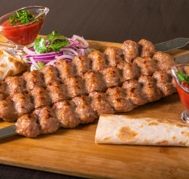 Встречайте любимое «Мясное шоу» по новому адресу со скидкой на блюда 30%!