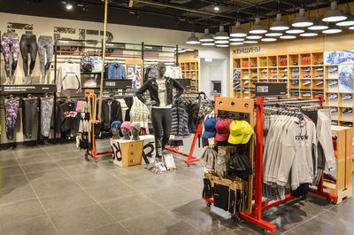 Магазин одежды и обуви Рибок