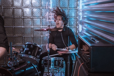 Время корпоратива! Как же без музыки? Настоящая энергия живого выступления группы «Те - самые» со скидкой до 42%