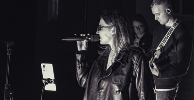 Время корпоратива! Как же без музыки? Настоящая энергия живого выступления группы «Те - самые» со скидкой до 42%