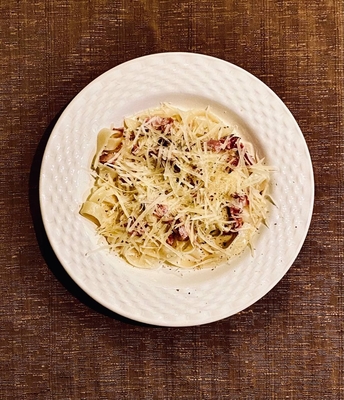 Попробуй вкусную домашнюю еду и шашлык со скидкой 50% от кафе «Немодный гусь»!