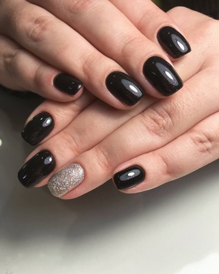 Маникюр — желание женщины выглядеть красиво «до кончиков ногтей! В салоне «Lucky studio» маникюр и педикюр со скидкой до 54%!