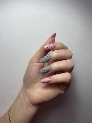 Маникюр — желание женщины выглядеть красиво «до кончиков ногтей! В салоне «Lucky studio» маникюр и педикюр со скидкой до 54%!