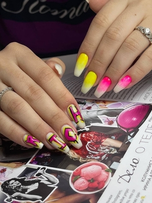 Маникюр — желание женщины выглядеть красиво «до кончиков ногтей! В салоне «Lucky studio» маникюр и педикюр со скидкой до 54%!