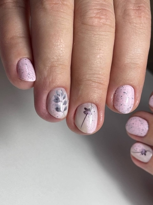 Маникюр — желание женщины выглядеть красиво «до кончиков ногтей! В салоне «Lucky studio» маникюр и педикюр со скидкой до 54%!