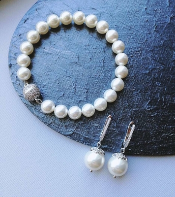 Свадебные прически, макияж, букеты