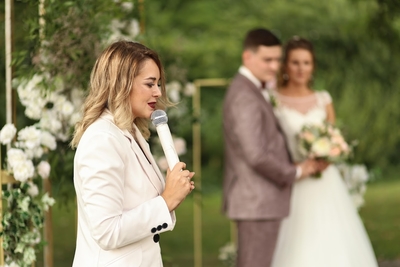 Анна Коста, ведущая