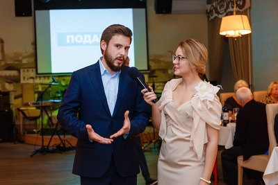 Анна Коста, ведущая