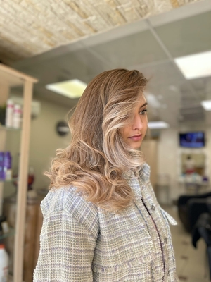 В салоне красоты «VENERA» для Вас окрашивание волос, ногти, брови и восхитительный макияж со скидкой до 50%