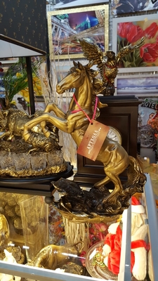 Салон подарков и предметов декора «Артхолл»