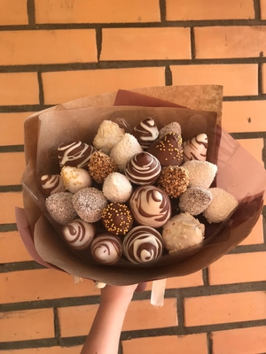 Клубничные букеты 