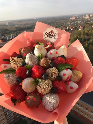 Клубничные букеты 