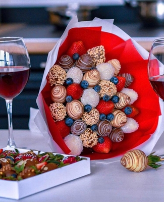 Клубничные букеты 