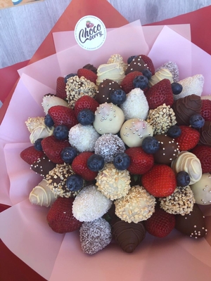 Клубничные букеты 