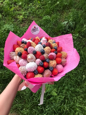 Клубничные букеты 