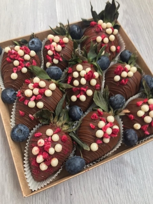 Клубничные букеты 