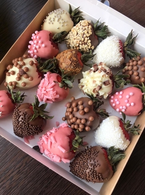 Клубничные букеты 