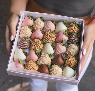 Клубничные букеты 