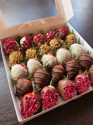 Клубничные букеты 