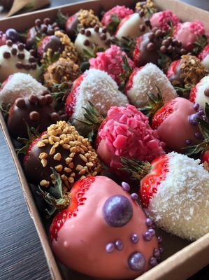 Клубничные букеты 