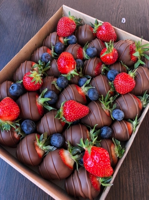 Клубничные букеты 