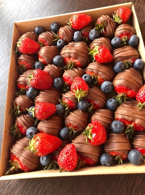 Клубничные букеты 