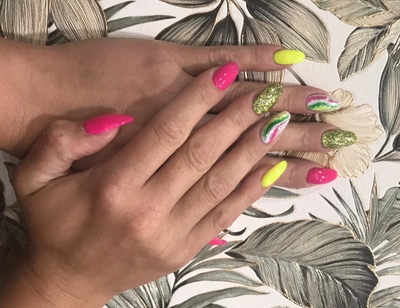 Будьте неотразимы! Услуги для волос, ногтей, бровей и многое другое со скидками до 73% в салоне «Комплимент»! Будьте неотразимы! Услуги для волос, ногтей, бровей и многое другое со скидками до 73% в салоне «Комплимент»!