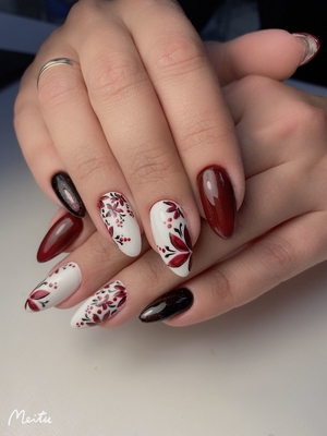 Идеальные реснички, брови, ногти со скидкой до 63% в студии красоты «Royal»!