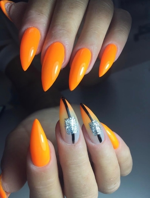 Идеальные реснички, брови, ногти со скидкой до 63% в студии красоты «Royal»!