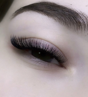 Идеальные реснички, брови, ногти со скидкой до 63% в студии красоты «Royal»!