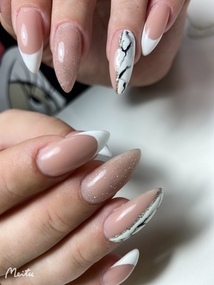 Идеальные реснички, брови, ногти со скидкой до 63% в студии красоты «Royal»!