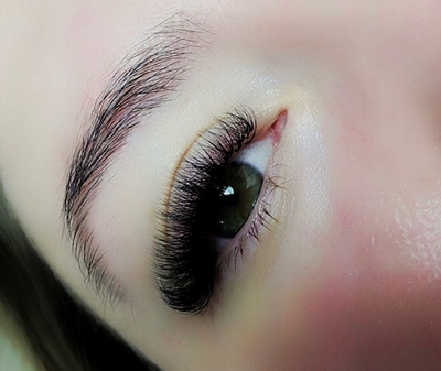 Идеальные реснички, брови, ногти со скидкой до 63% в студии красоты «Royal»!