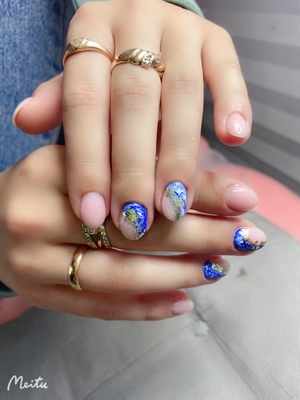 Идеальные реснички, брови, ногти со скидкой до 63% в студии красоты «Royal»!