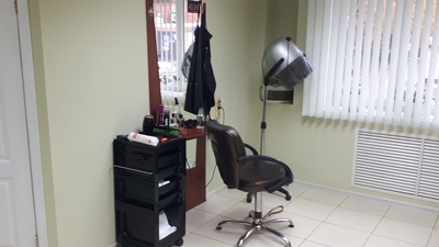 Мужская парикмахерская на Революции 17