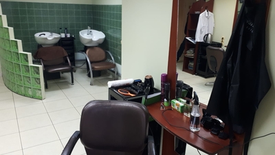 Мужская парикмахерская на Революции 17