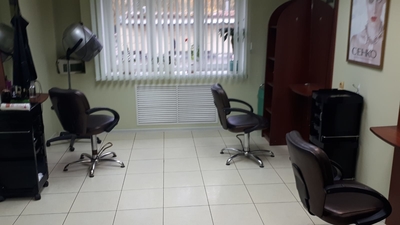 Мужская парикмахерская на Революции 17