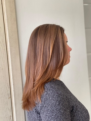 В салоне красоты «Венера» Вам сделают шикарное окрашивание, красивые ногти, брови и прическу со скидкой до 57%!